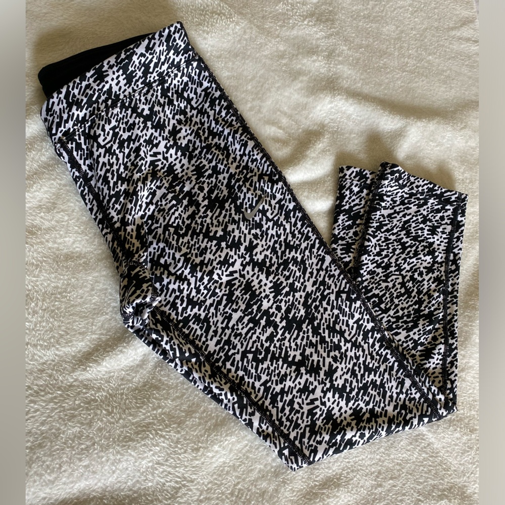 Women’s Nike Dri-Fit Leggings Cropped Small